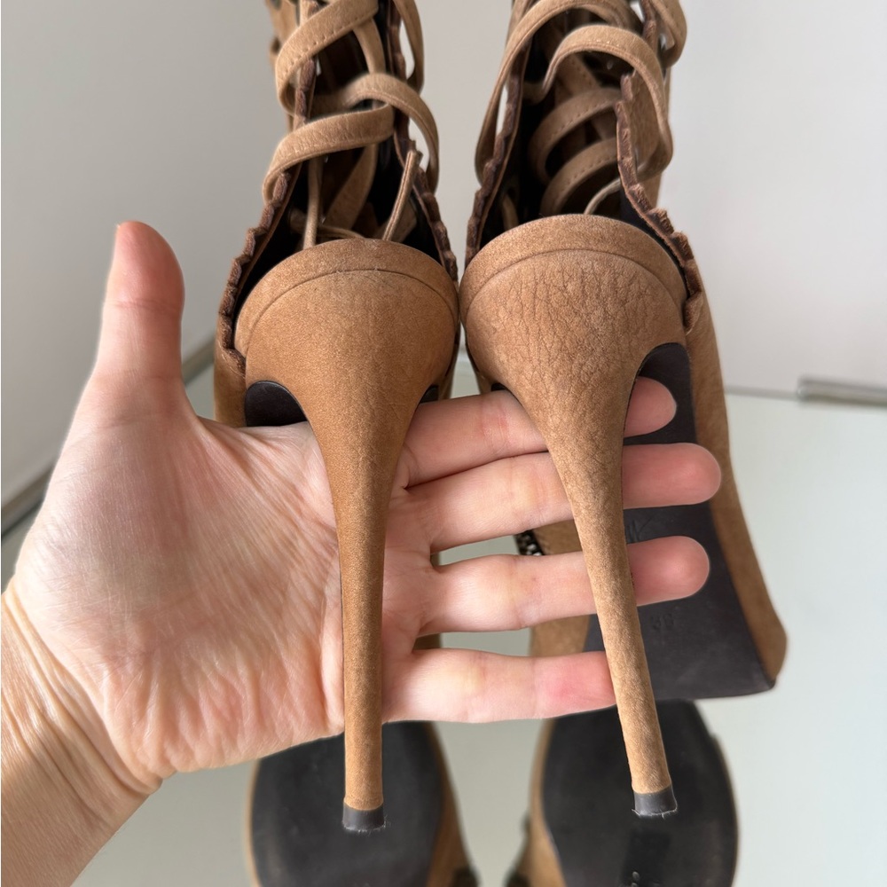 EUC Giuseppe Zanotti Nubuck Lace-Up Ankle
Boots $1,595 36 - Picture 9 of 16